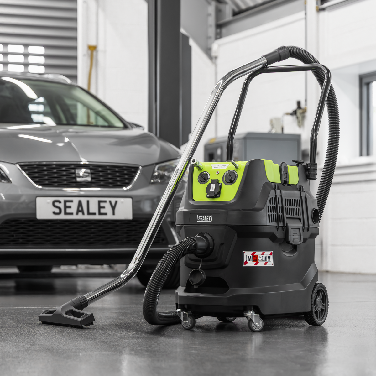 M Class Dust-Free Industrial Wet & Dry Vacuum Cleaner 40L with Autostart 1600W/230V (Factory Refurbished B)