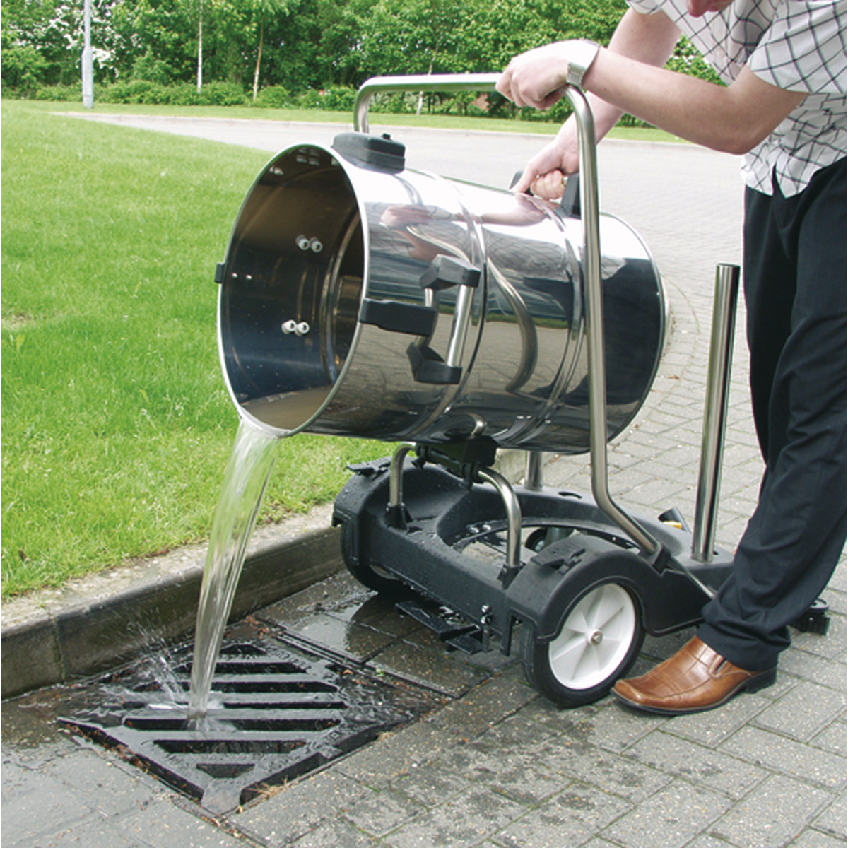 Industrial Vacuum Cleaner Wet & Dry Stainless Steel Drum with Swivel Emptying 77L 2400W (Factory Refurbished A)