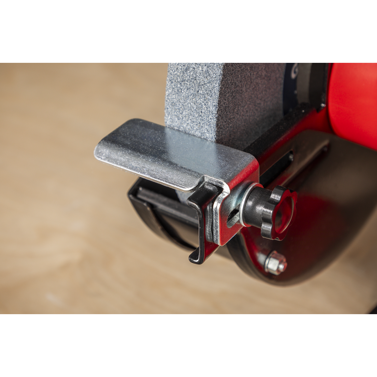 Heavy-Duty 200mm Bench Grinder 600W/230V (Factory Refurbished A)