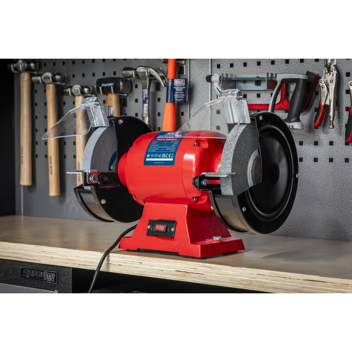 Heavy-Duty 200mm Bench Grinder 600W/230V (Factory Refurbished A)