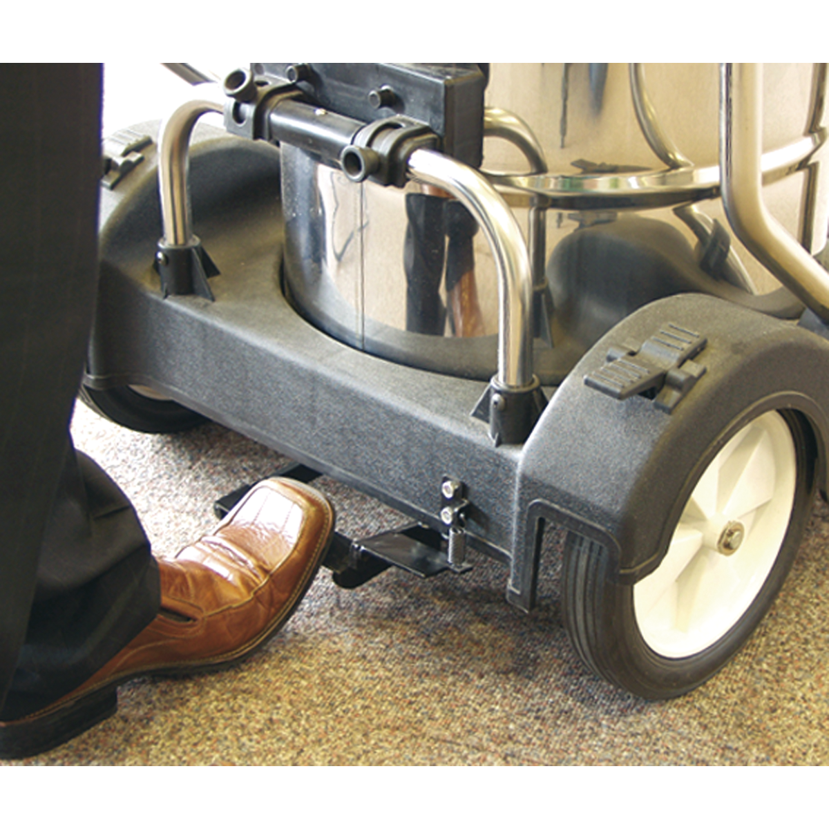 Industrial Vacuum Cleaner Wet & Dry Stainless Steel Drum with Swivel Emptying 77L 2400W (Factory Refurbished A)