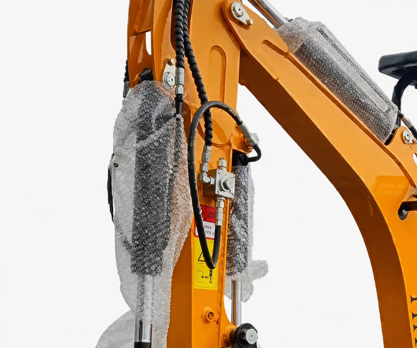 Double side throttle valve on TYPHON TERROR XVIII mini excavator